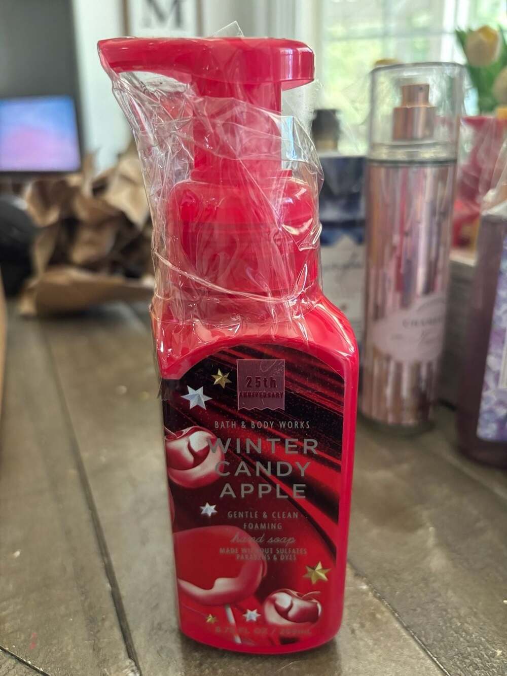 Bath & Body Works Winter Candy Apple Gentle & Clean Foaming Hand Soap 8.75 oz